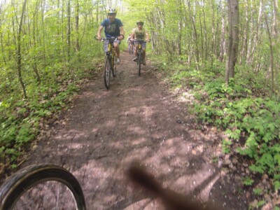 Udfordrende MTB i bakker i den omkringliggende Prag (Tjekkiet).