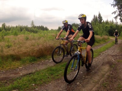 Udfordrende MTB i bakker i den omkringliggende Prag (Tjekkiet).